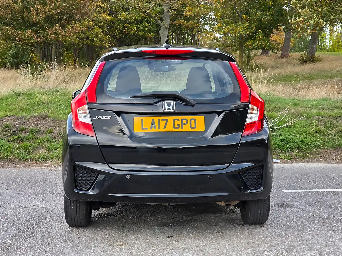 Used 2017 Honda Jazz Se Navi Black - Interior and Exterior details 6