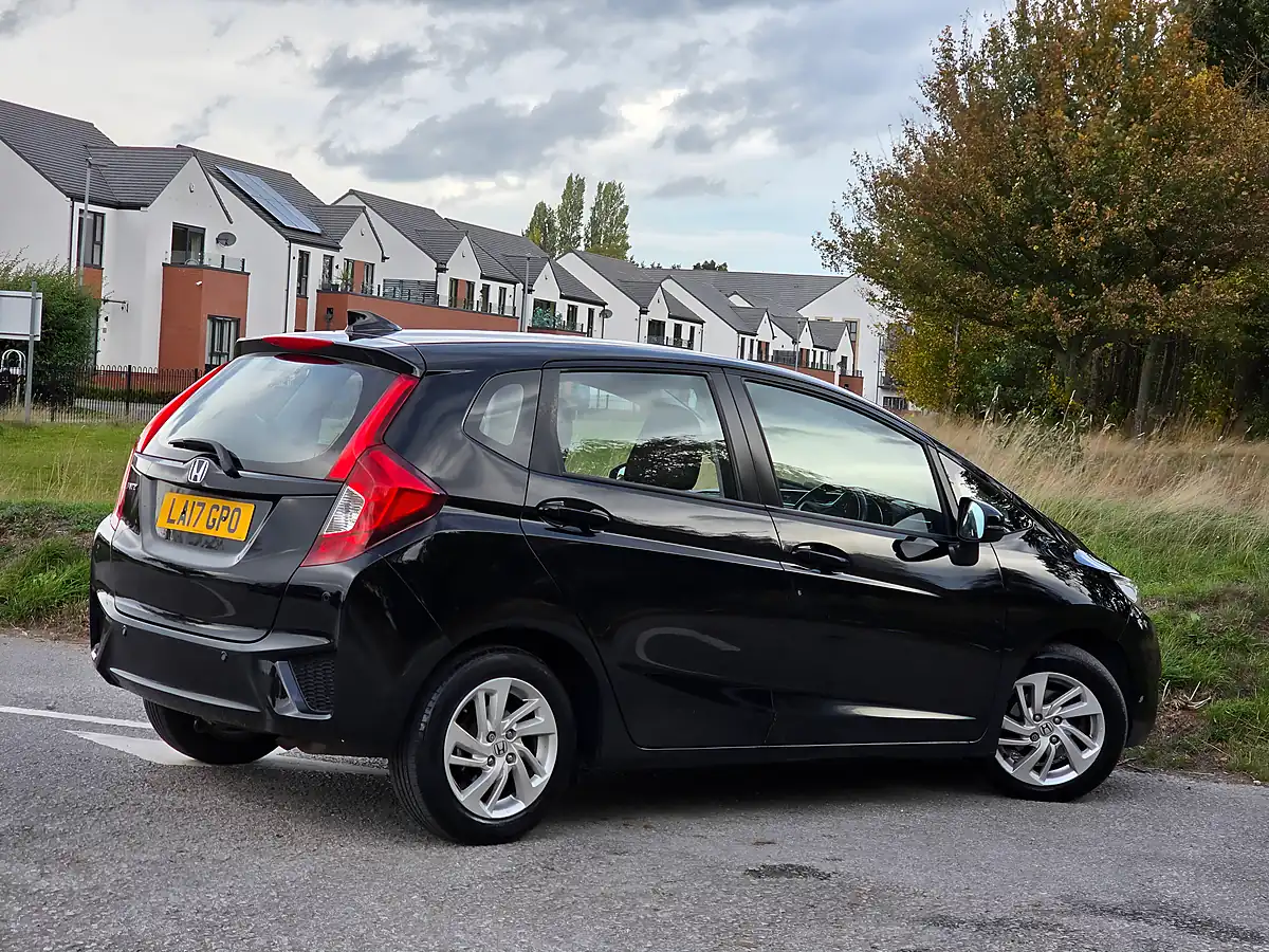 Used 2017 Honda Jazz Se Navi Black - Interior and Exterior details 7