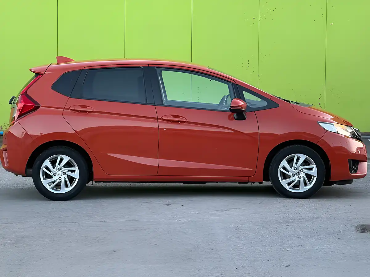 Used 2017 Honda Jazz Se Navi Orange - Interior and Exterior details 8