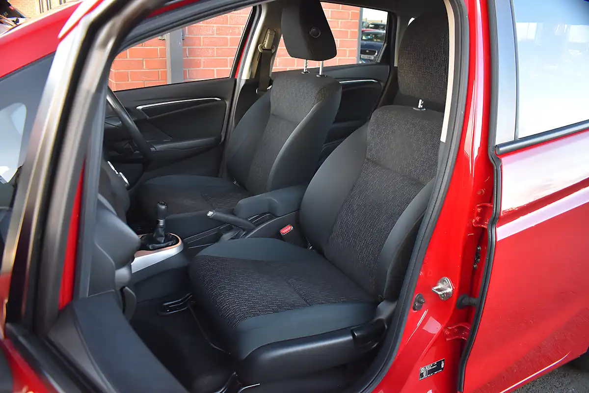 Used 2017 Honda Jazz Se Red - Interior and Exterior details 10