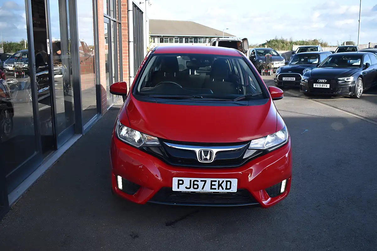 Used 2017 Honda Jazz Se Red - Interior and Exterior details 3