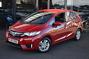 Used 2017 Honda Jazz Se Red - Interior and Exterior details 4
