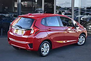 Used 2017 Honda Jazz Se Red - Interior and Exterior details 5