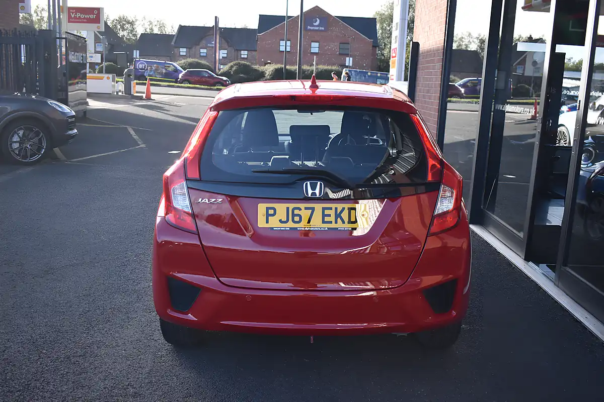 Used 2017 Honda Jazz Se Red - Interior and Exterior details 6