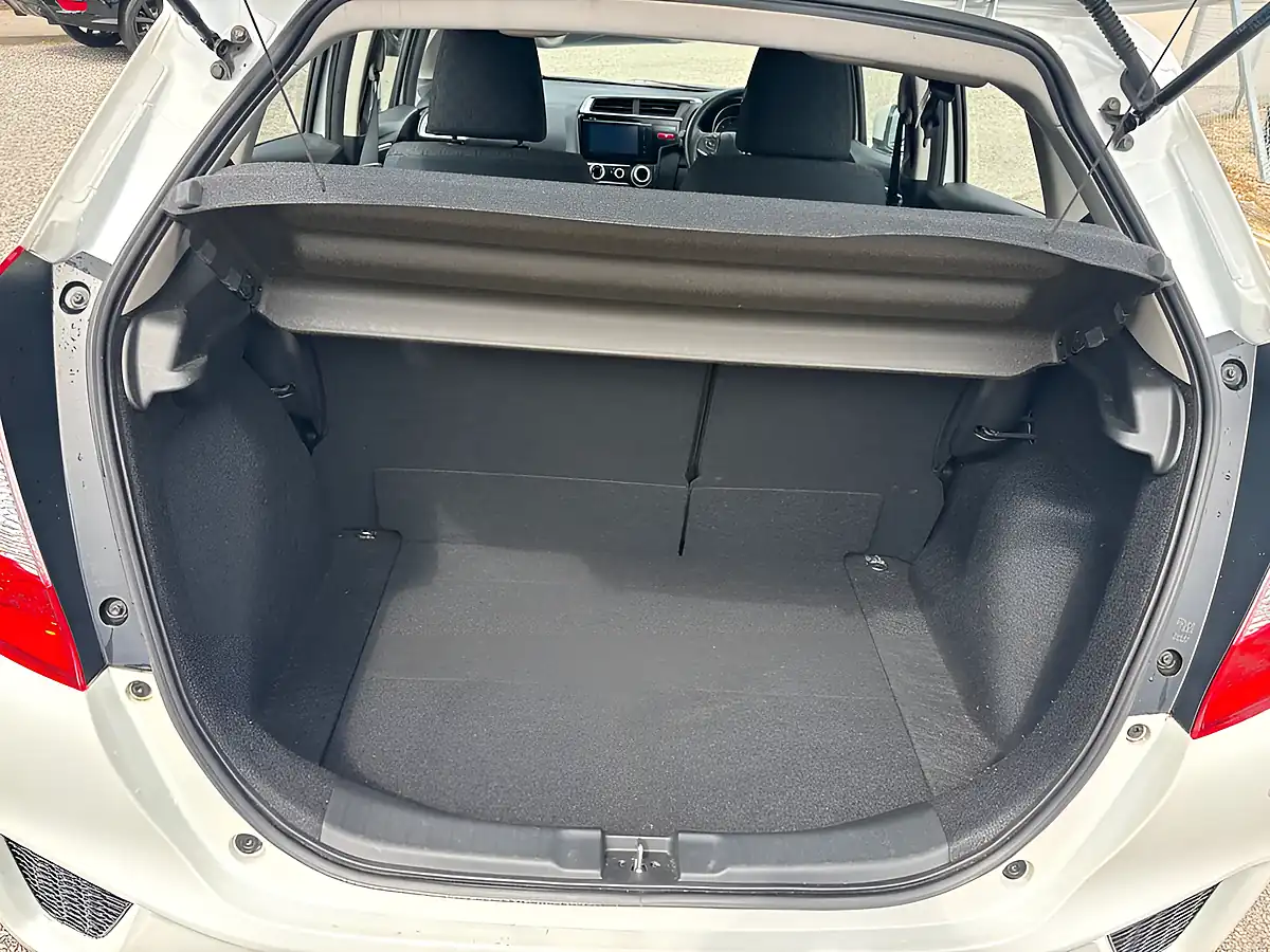 Used 2017 Honda Jazz Se White - Interior and Exterior details 10