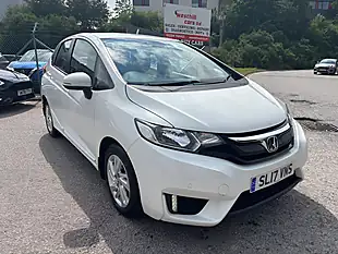 Used 2017 Honda Jazz Se White - Interior and Exterior details 4