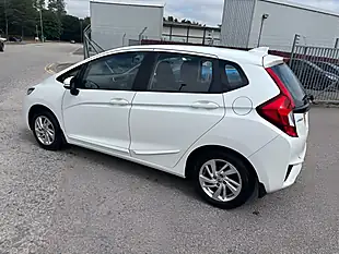 Used 2017 Honda Jazz Se White - Interior and Exterior details 8