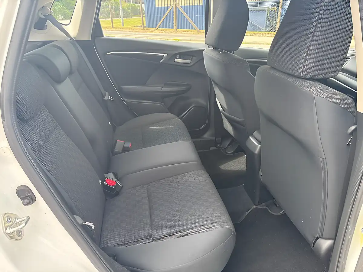 Used 2017 Honda Jazz Se White - Interior and Exterior details 9