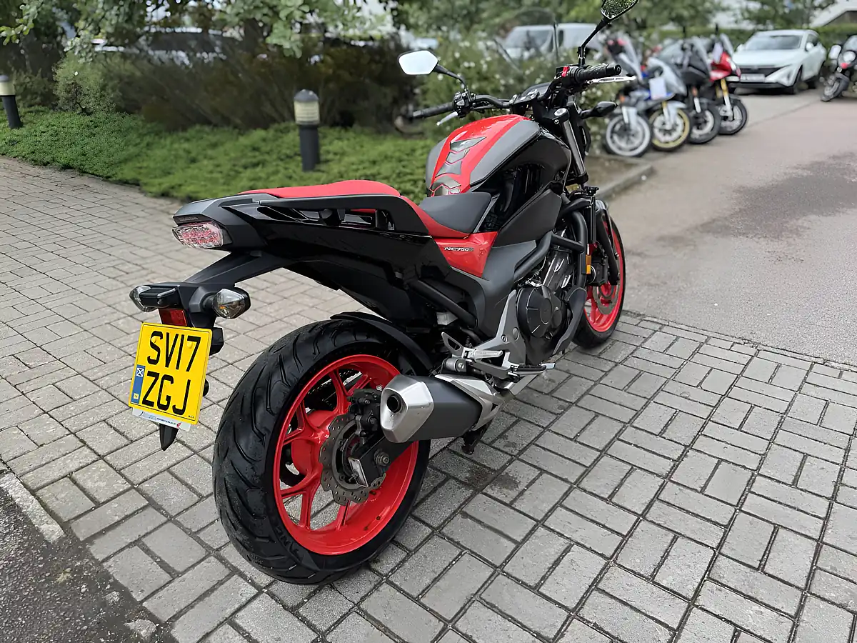 Used 2017 Honda NC750SAH Black - Interior and Exterior details 11