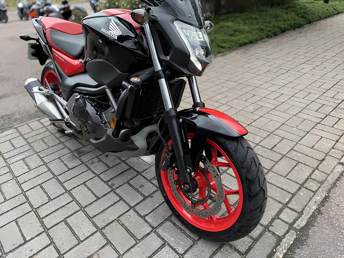 Used 2017 Honda NC750SAH Black - Interior and Exterior details 13