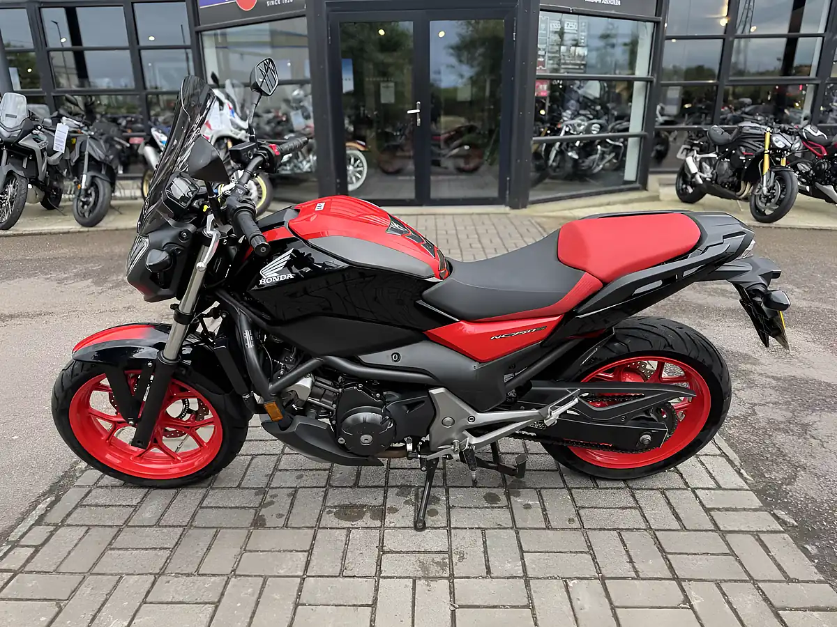 Used 2017 Honda NC750SAH Black - Interior and Exterior details 6