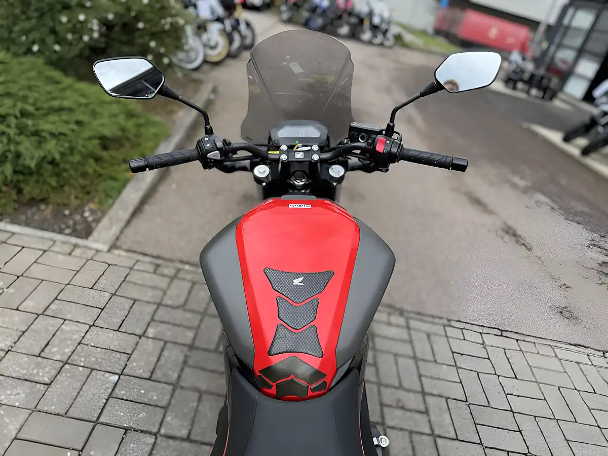 Used 2017 Honda NC750SAH Black - Interior and Exterior details 9