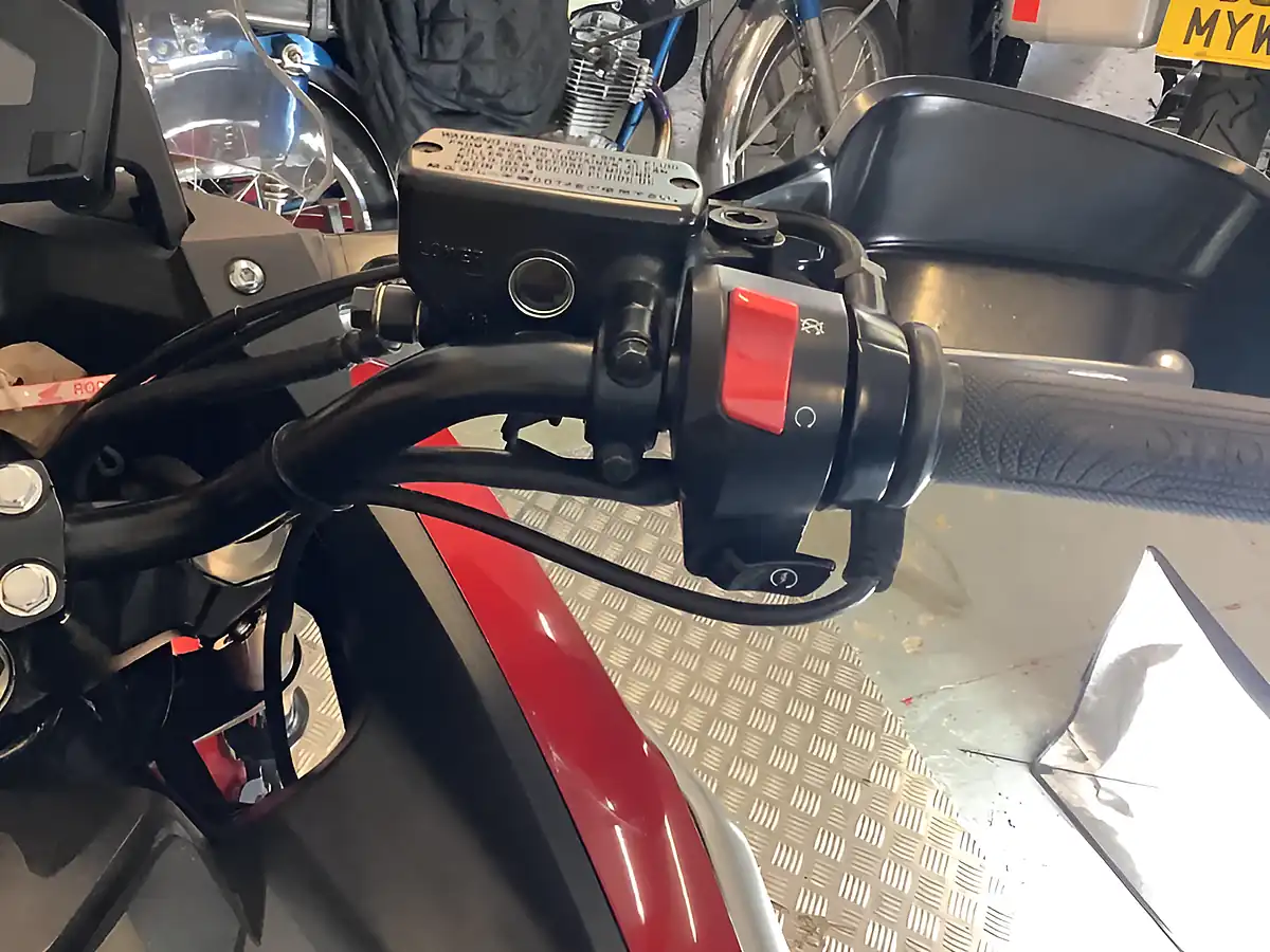 Used 2017 Honda NC750X Red - Interior and Exterior details 11