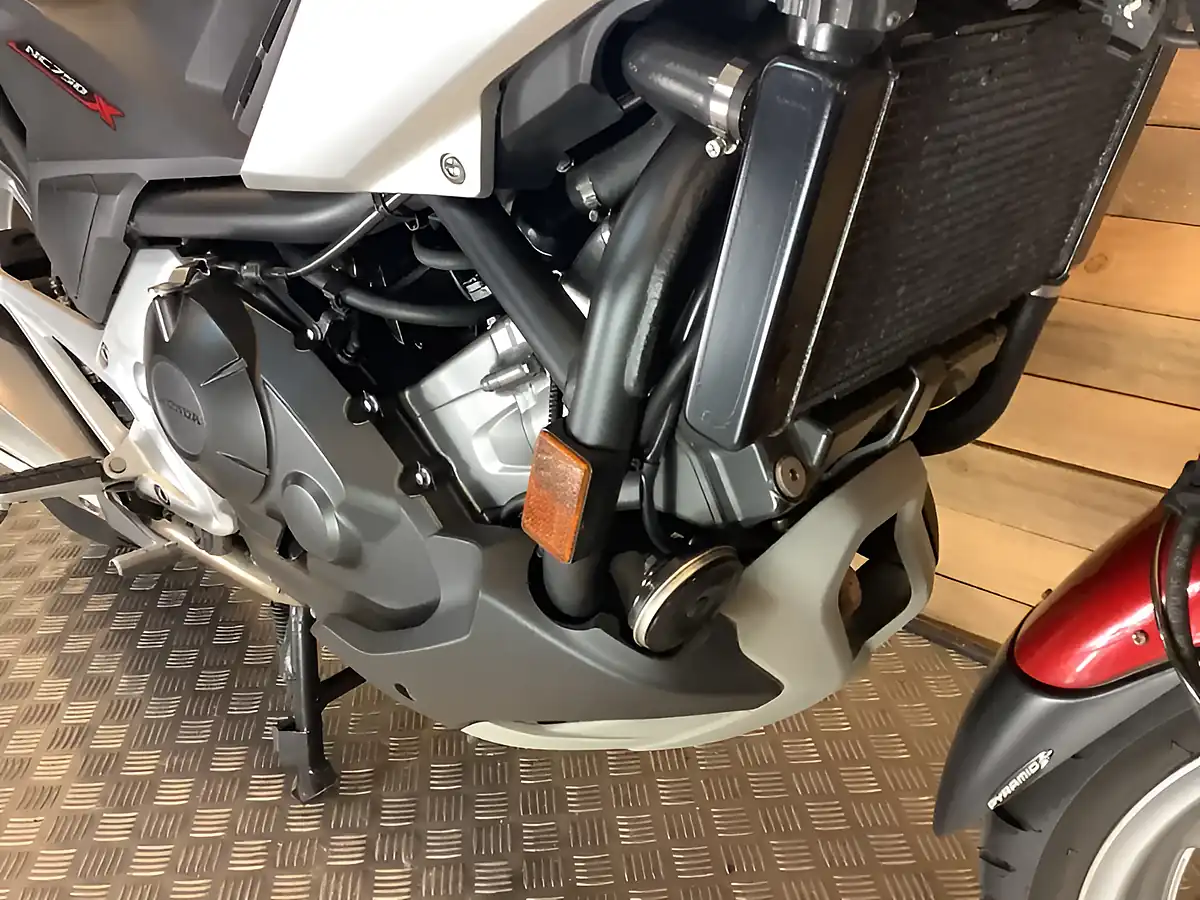 Used 2017 Honda NC750X Red - Interior and Exterior details 12