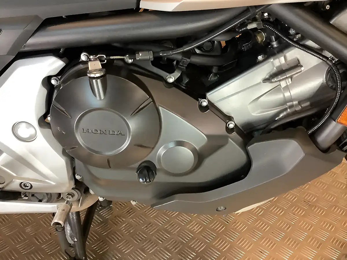 Used 2017 Honda NC750X Red - Interior and Exterior details 13