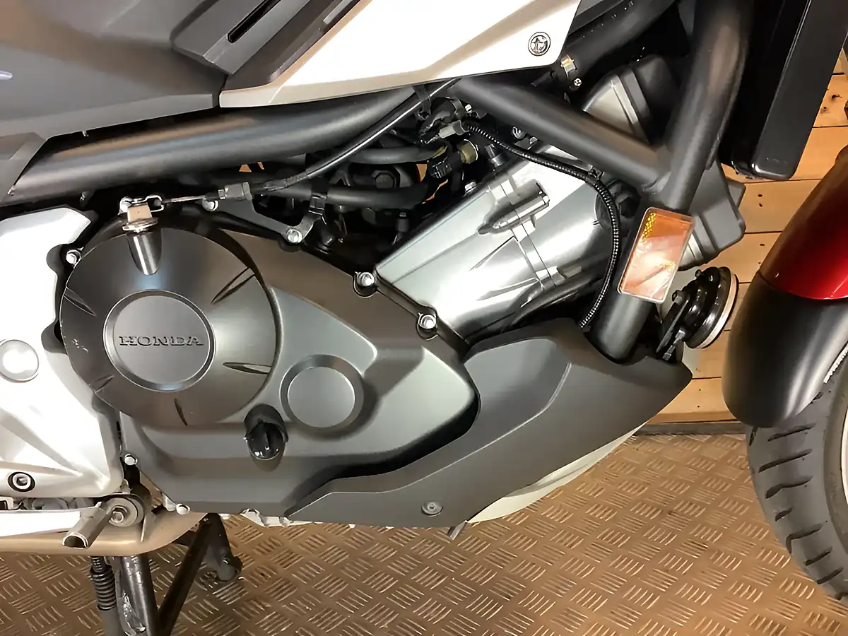 Used 2017 Honda NC750X Red - Interior and Exterior details 14