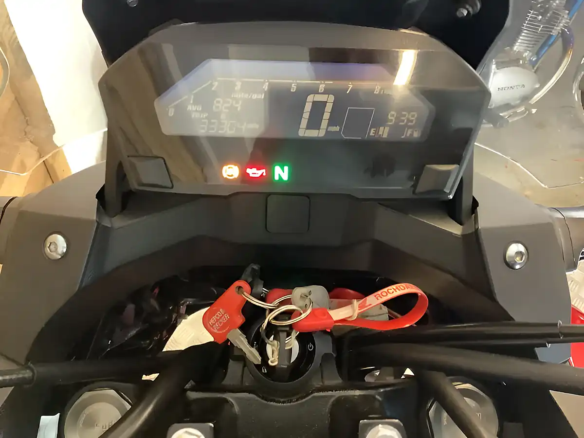 Used 2017 Honda NC750X Red - Interior and Exterior details 4