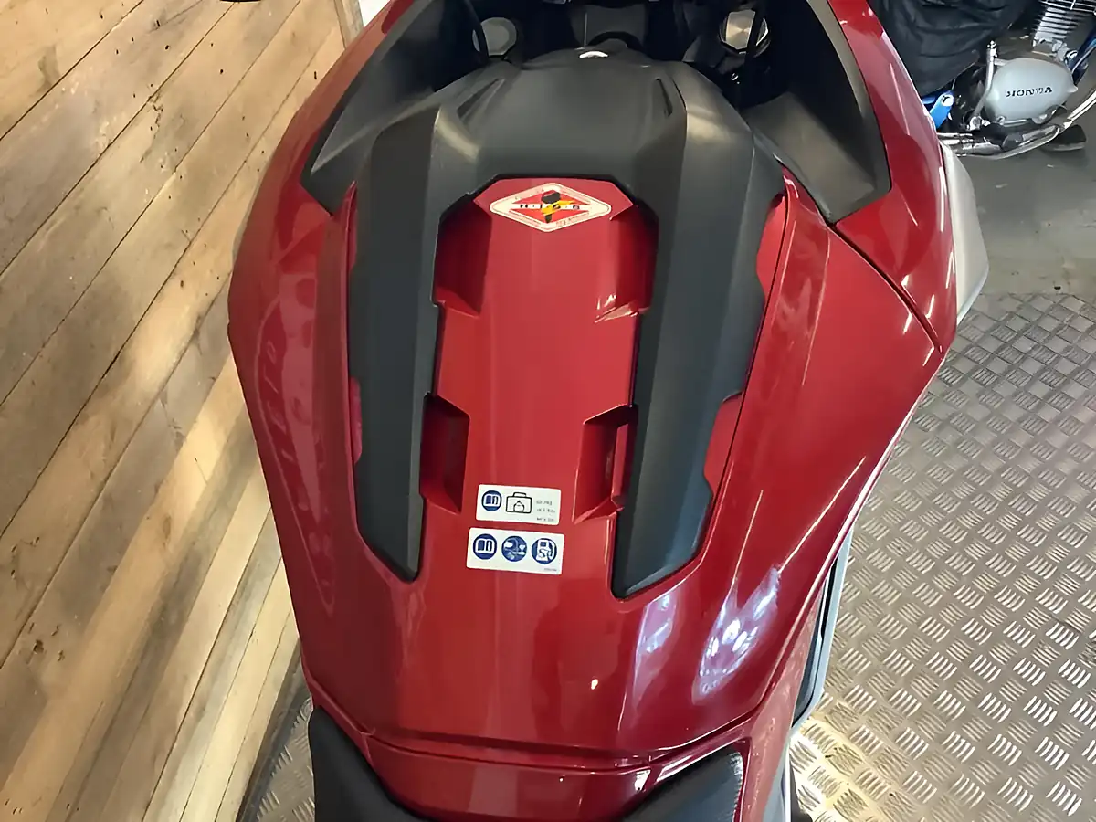Used 2017 Honda NC750X Red - Interior and Exterior details 5