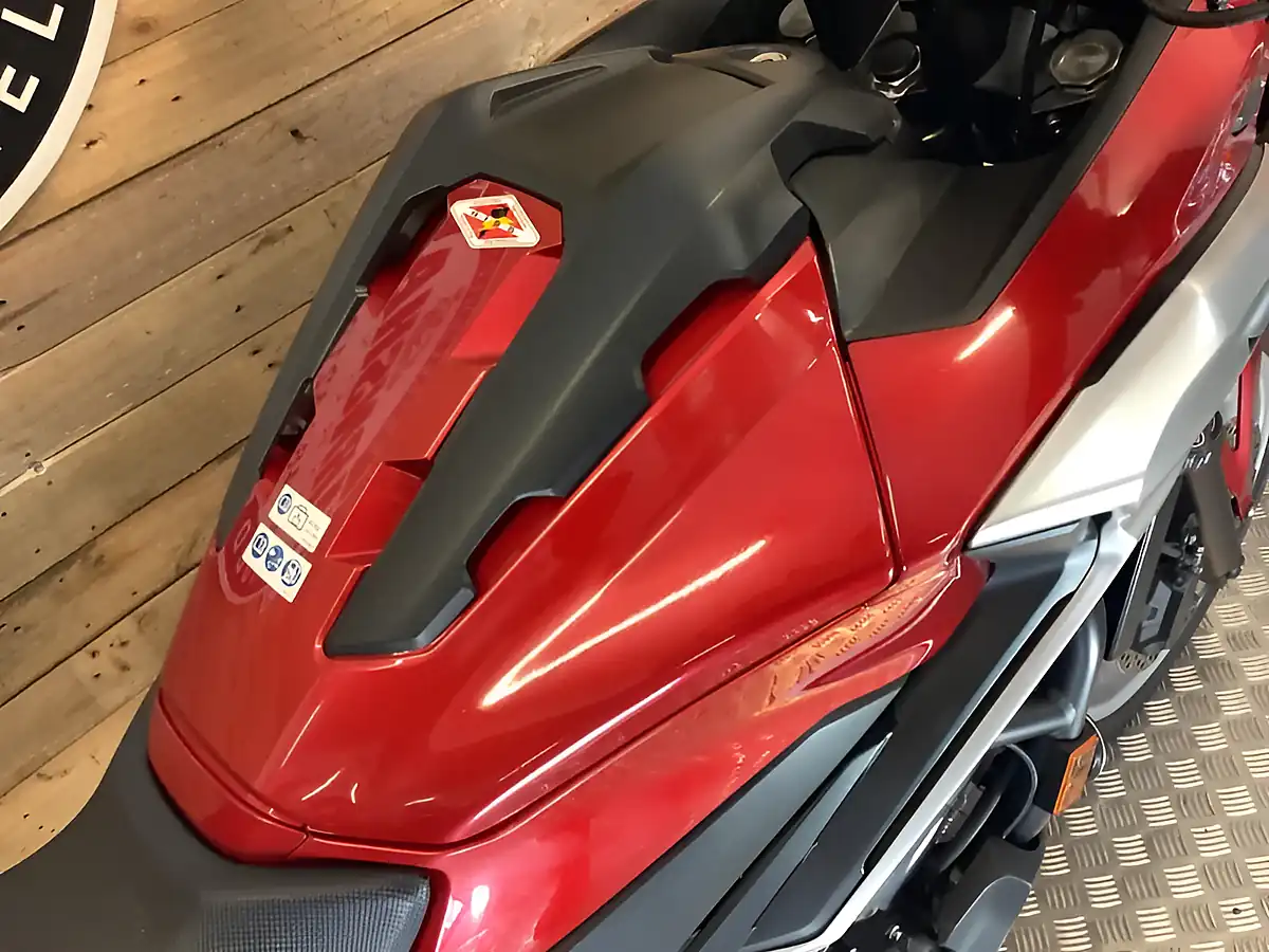 Used 2017 Honda NC750X Red - Interior and Exterior details 6