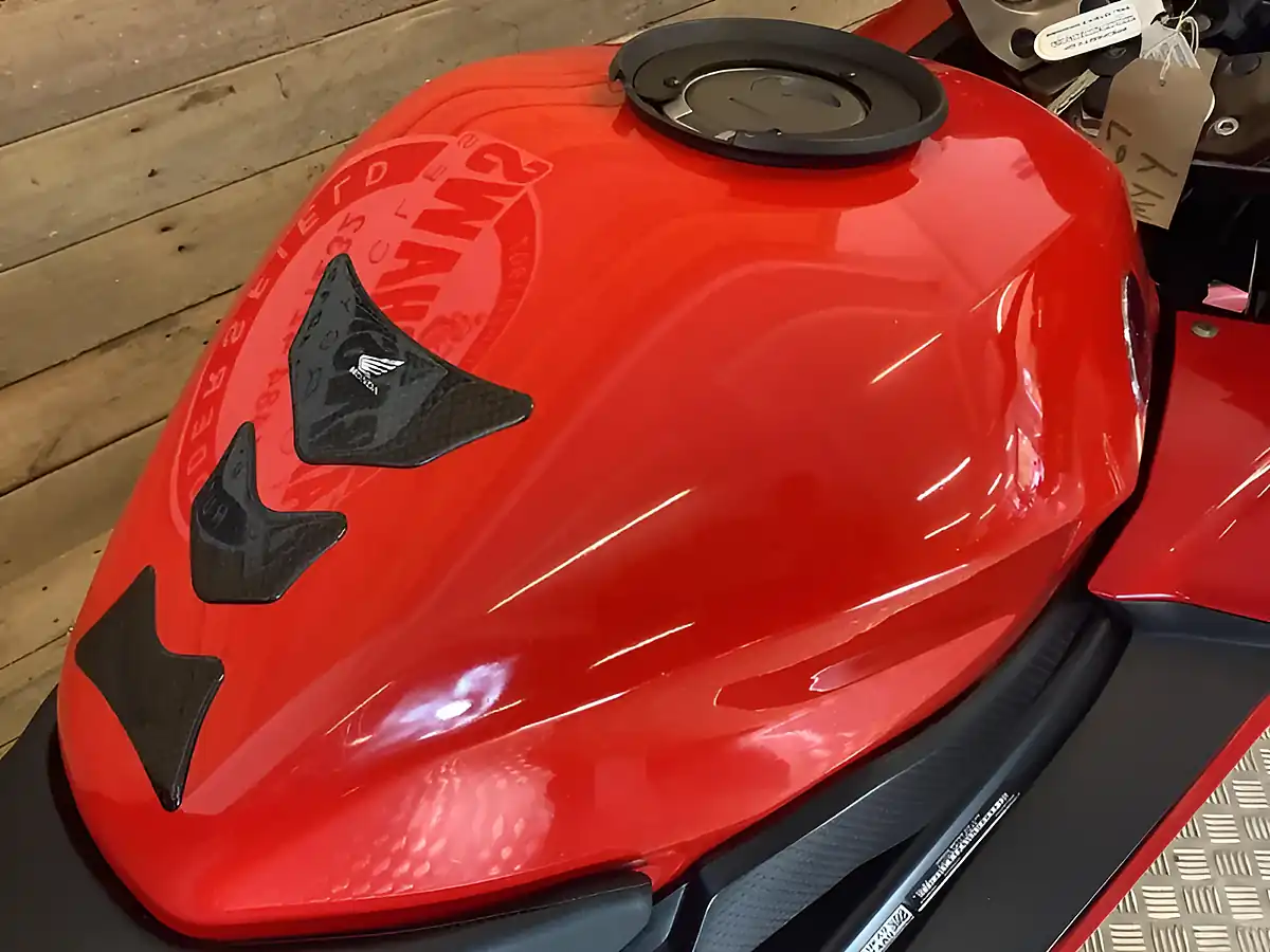 Used 2017 Honda Vfr F Red - Interior and Exterior details 11
