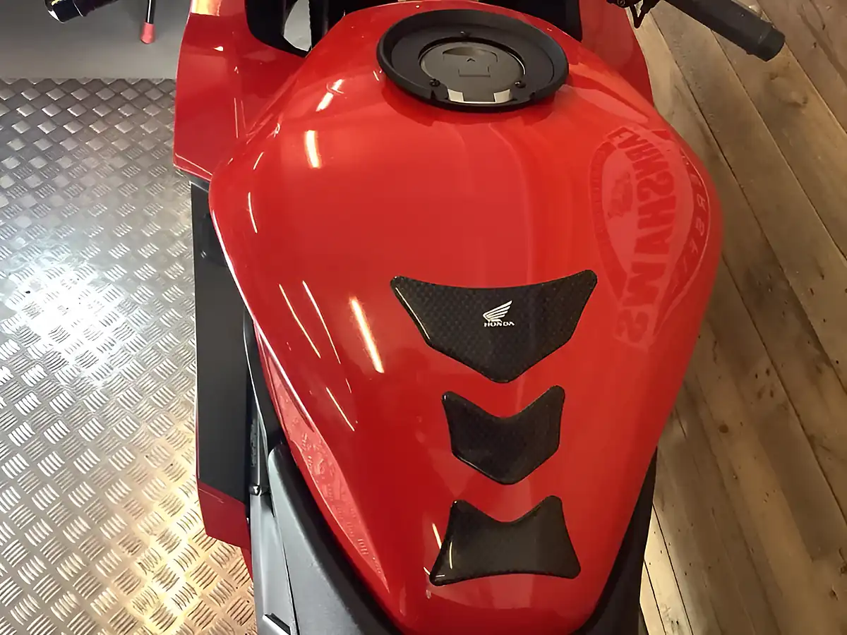 Used 2017 Honda Vfr F Red - Interior and Exterior details 12