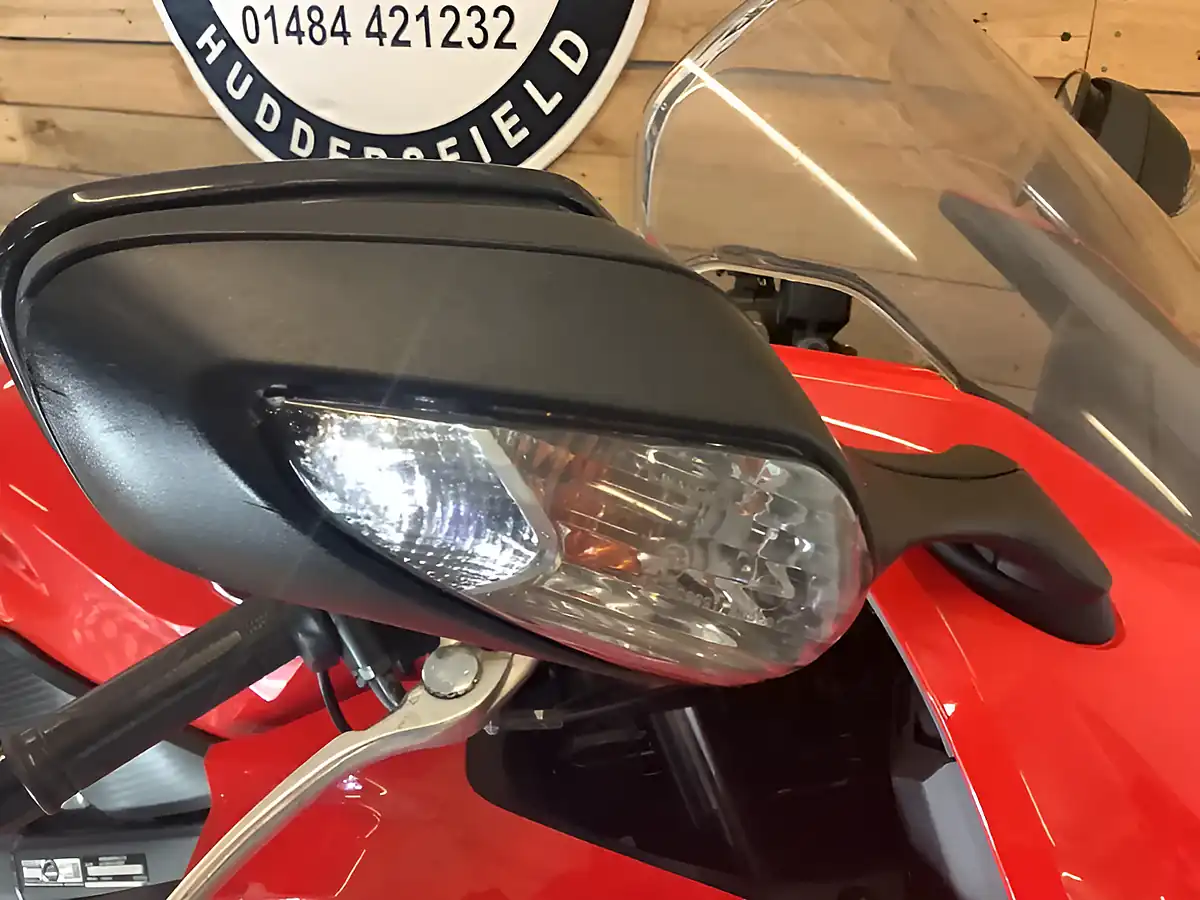 Used 2017 Honda Vfr F Red - Interior and Exterior details 15