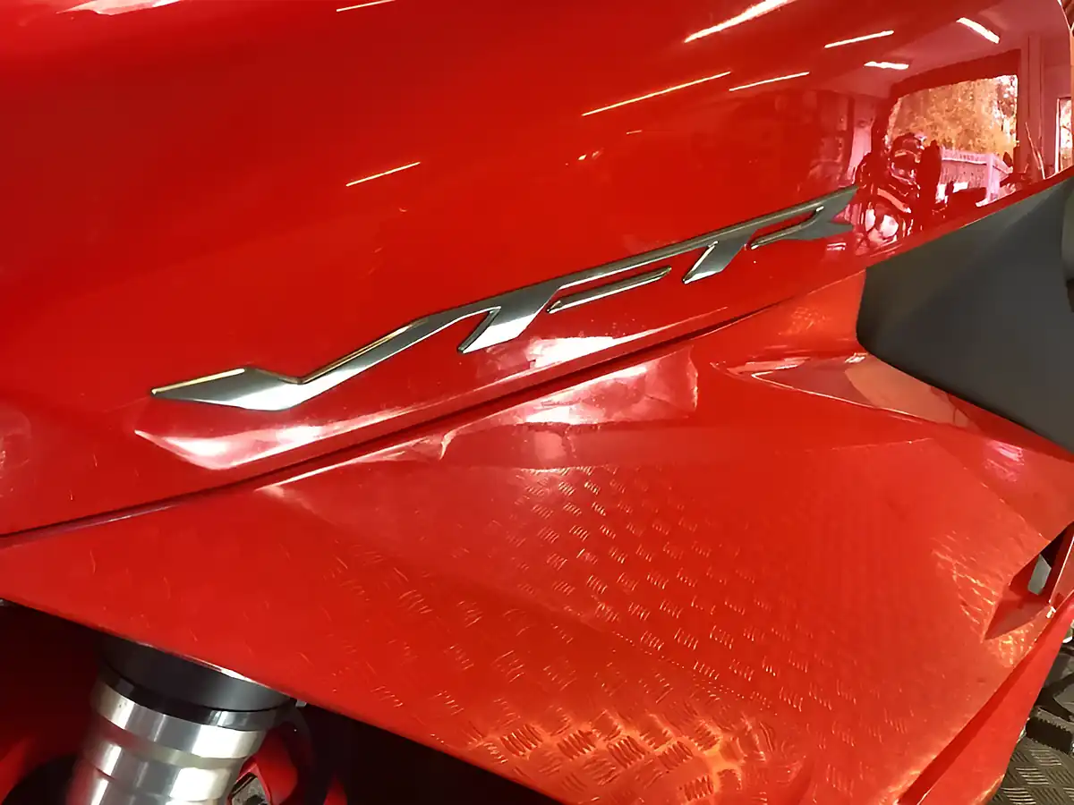 Used 2017 Honda Vfr F Red - Interior and Exterior details 16