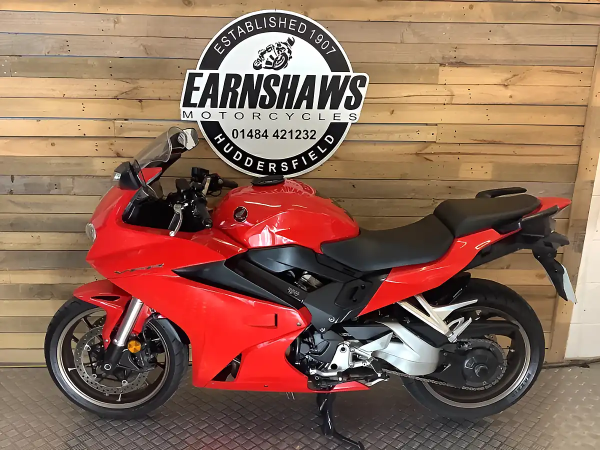 Used 2017 Honda Vfr F Red - Interior and Exterior details 2