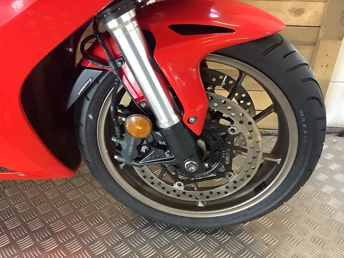 Used 2017 Honda Vfr F Red - Interior and Exterior details 20