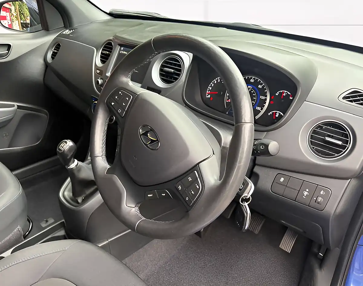 Used 2017 Hyundai i10 Go! Se Blue - Interior and Exterior details 11