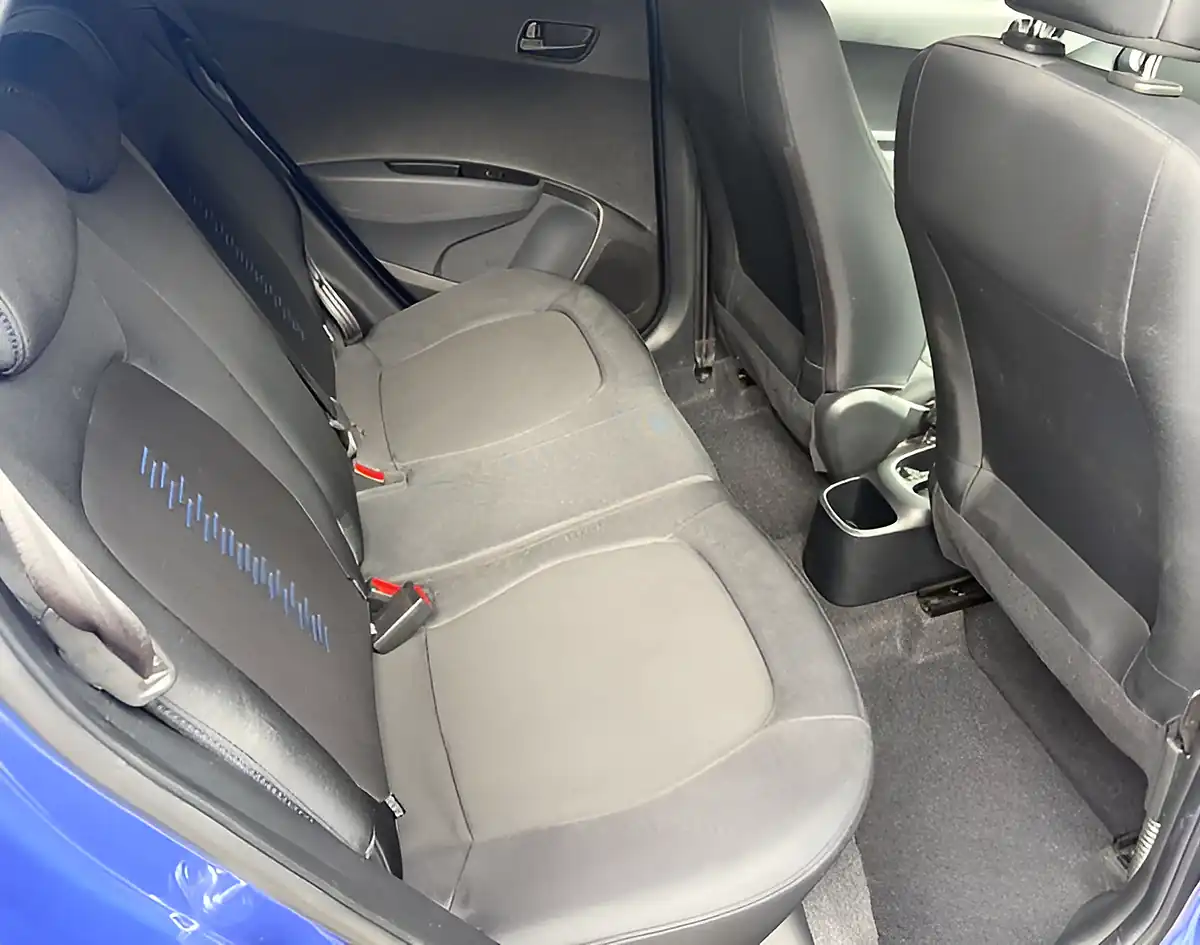 Used 2017 Hyundai i10 Go! Se Blue - Interior and Exterior details 14