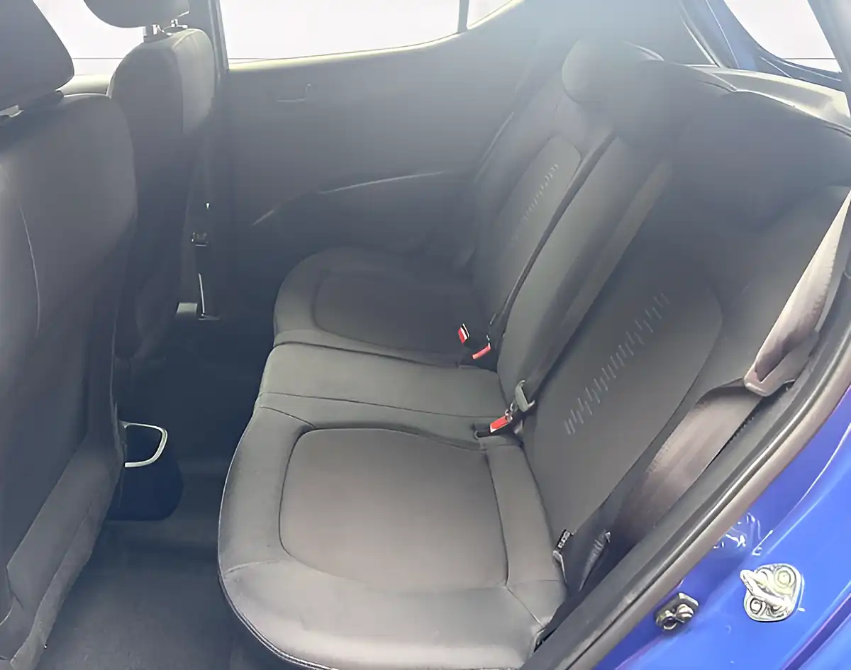 Used 2017 Hyundai i10 Go! Se Blue - Interior and Exterior details 15