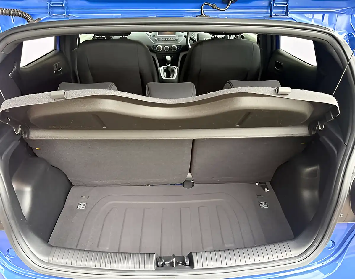 Used 2017 Hyundai i10 Go! Se Blue - Interior and Exterior details 16