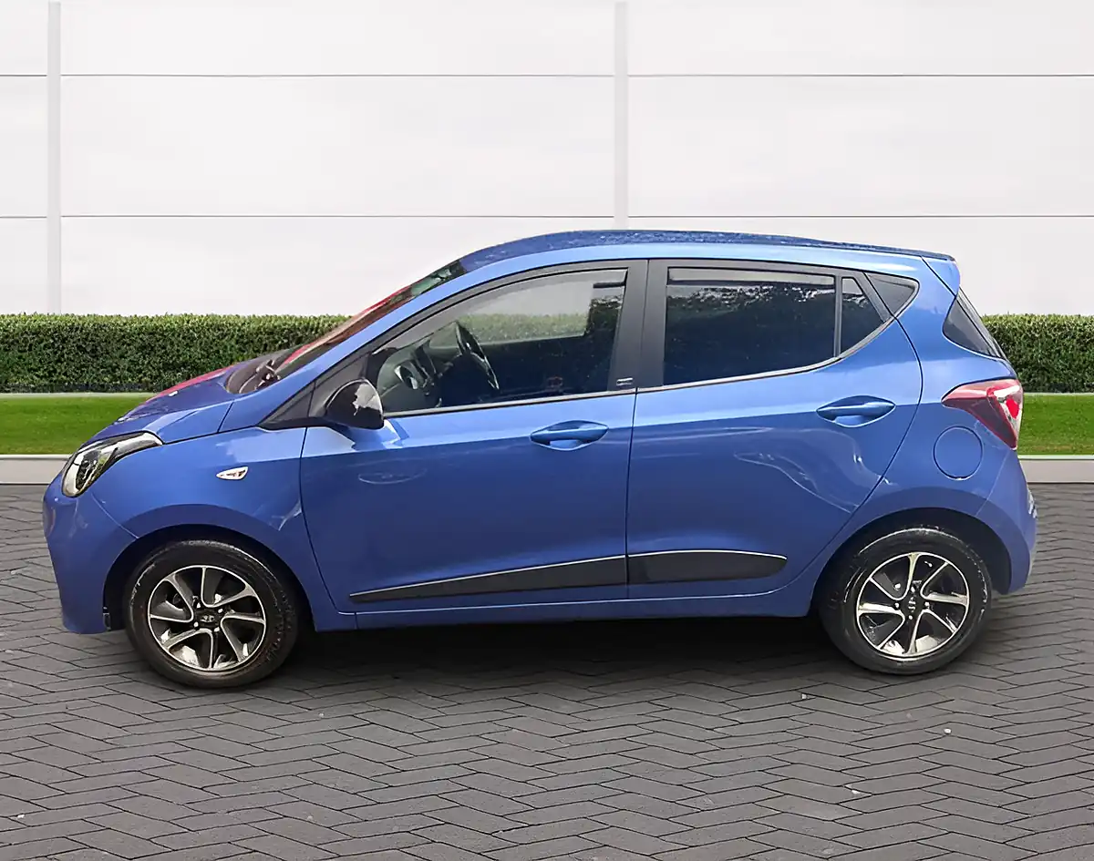 Used 2017 Hyundai i10 Go! Se Blue - Interior and Exterior details 7