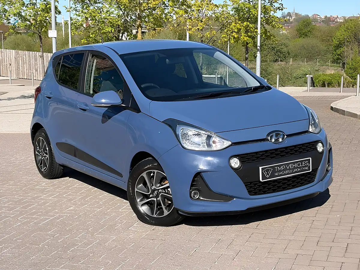 Used 2017 Hyundai I10 Premium Blue - Front View