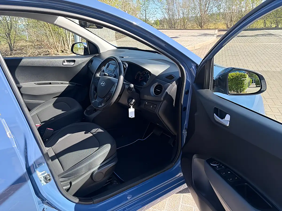 Used 2017 Hyundai I10 Premium Blue - Interior and Exterior details 12