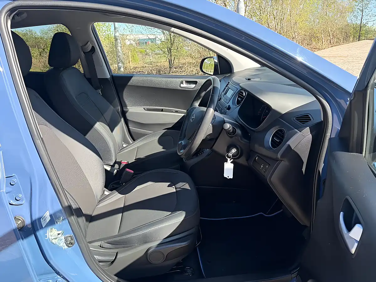 Used 2017 Hyundai I10 Premium Blue - Interior and Exterior details 13