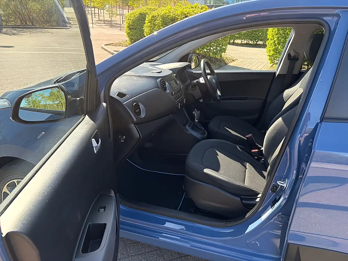 Used 2017 Hyundai I10 Premium Blue - Interior and Exterior details 14