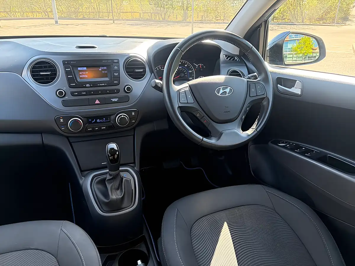 Used 2017 Hyundai I10 Premium Blue - Interior and Exterior details 15
