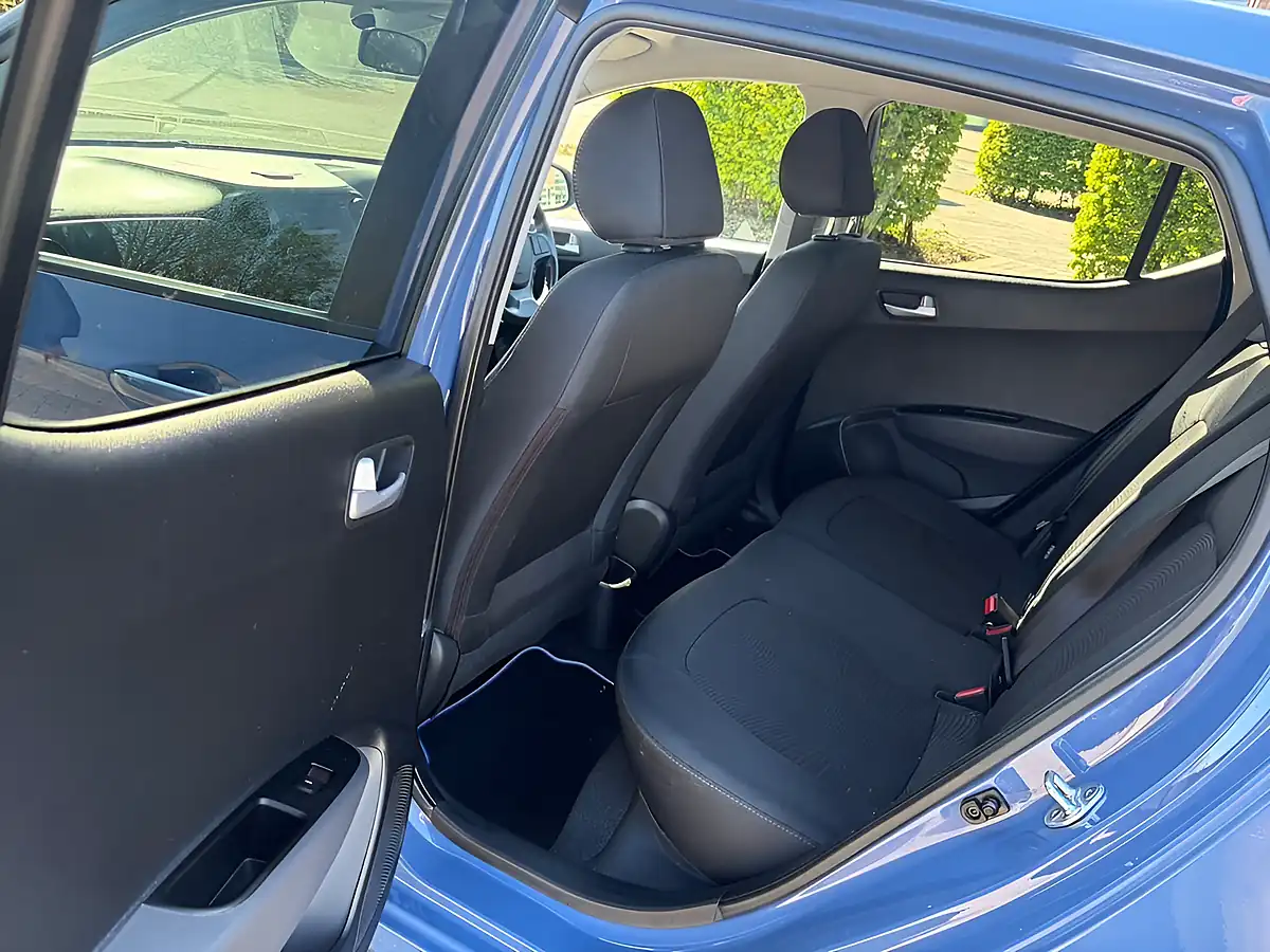 Used 2017 Hyundai I10 Premium Blue - Interior and Exterior details 16