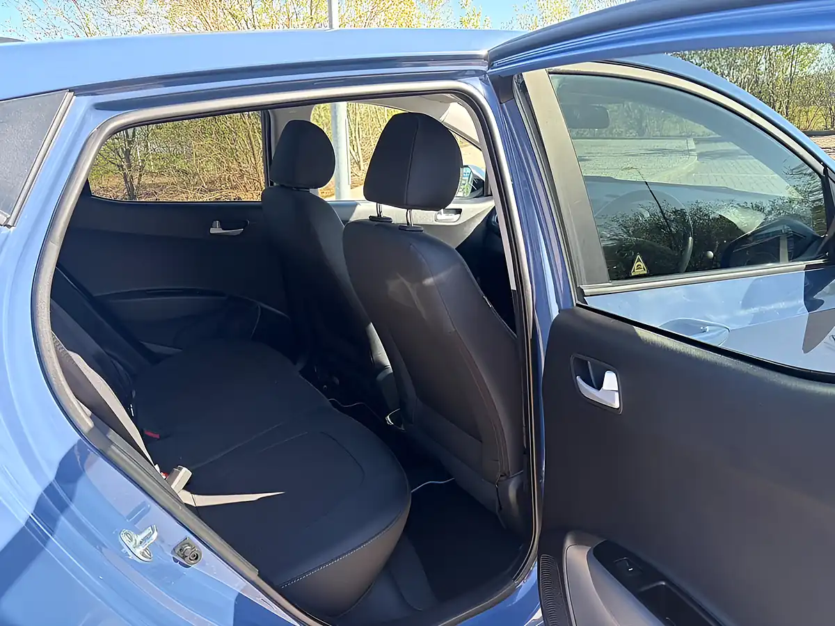 Used 2017 Hyundai I10 Premium Blue - Interior and Exterior details 17