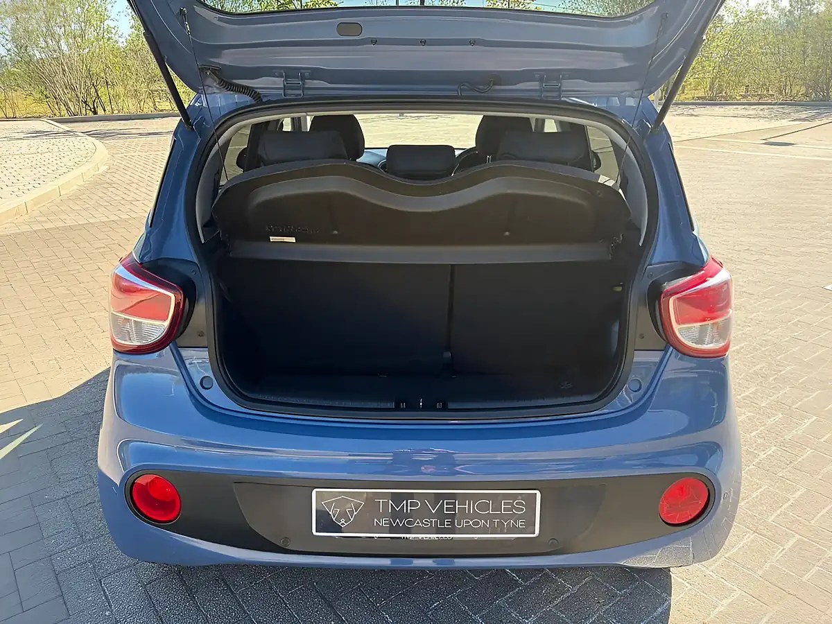 Used 2017 Hyundai I10 Premium Blue - Interior and Exterior details 18