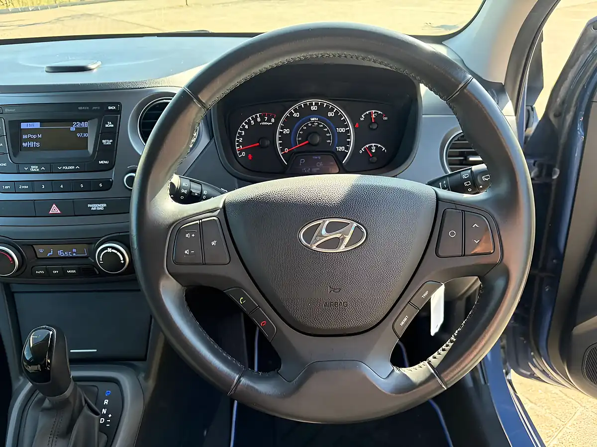 Used 2017 Hyundai I10 Premium Blue - Interior and Exterior details 20