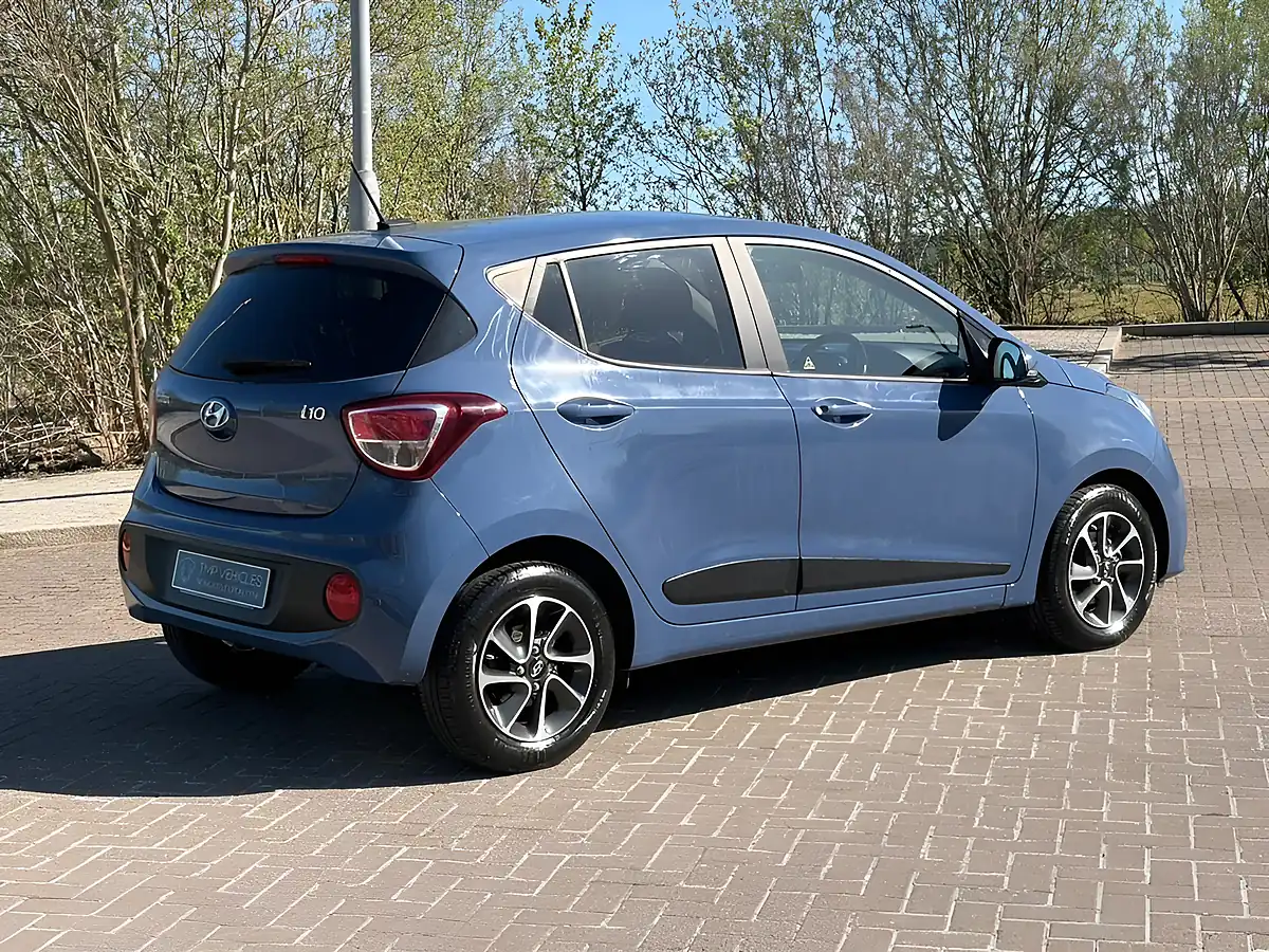 Used 2017 Hyundai I10 Premium Blue - Interior and Exterior details 4
