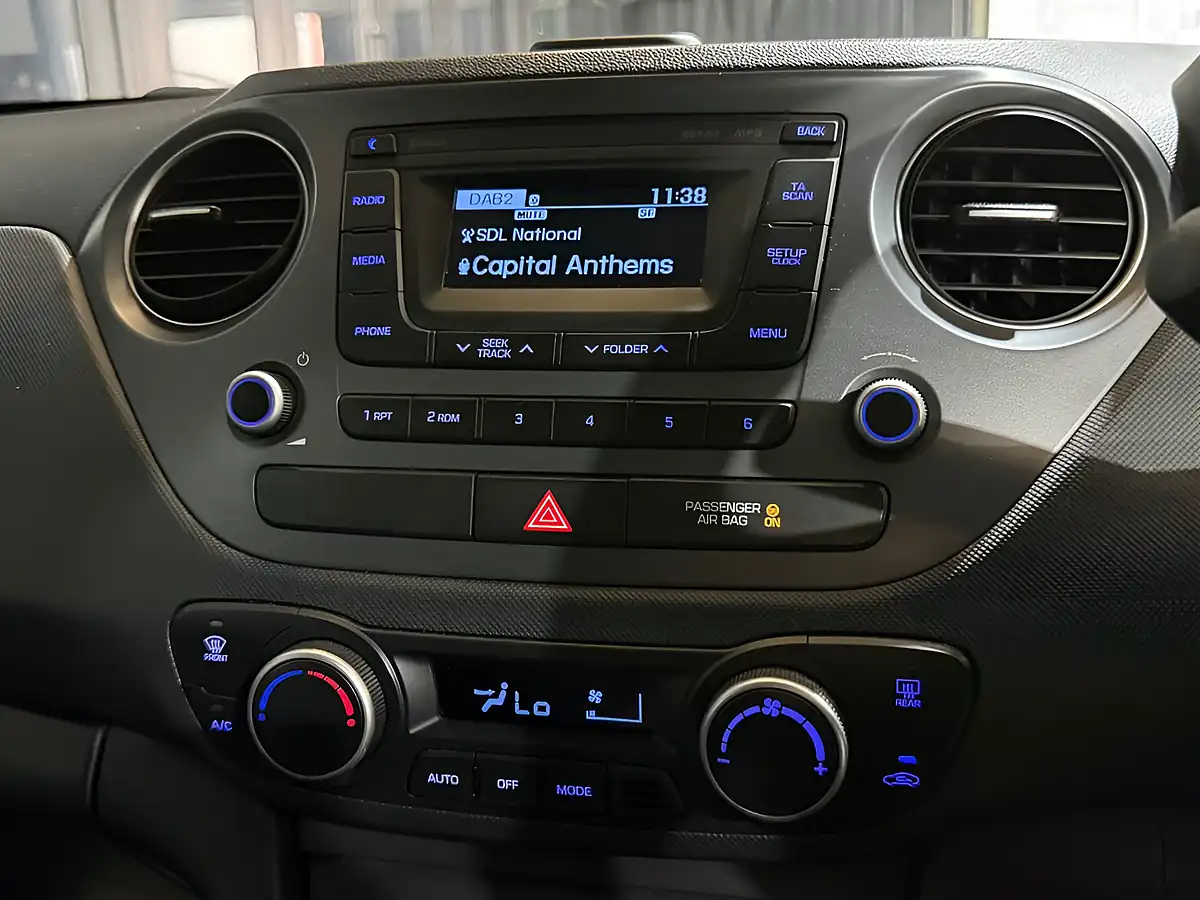 Used 2017 Hyundai I10 Premium Grey - Interior and Exterior details 12