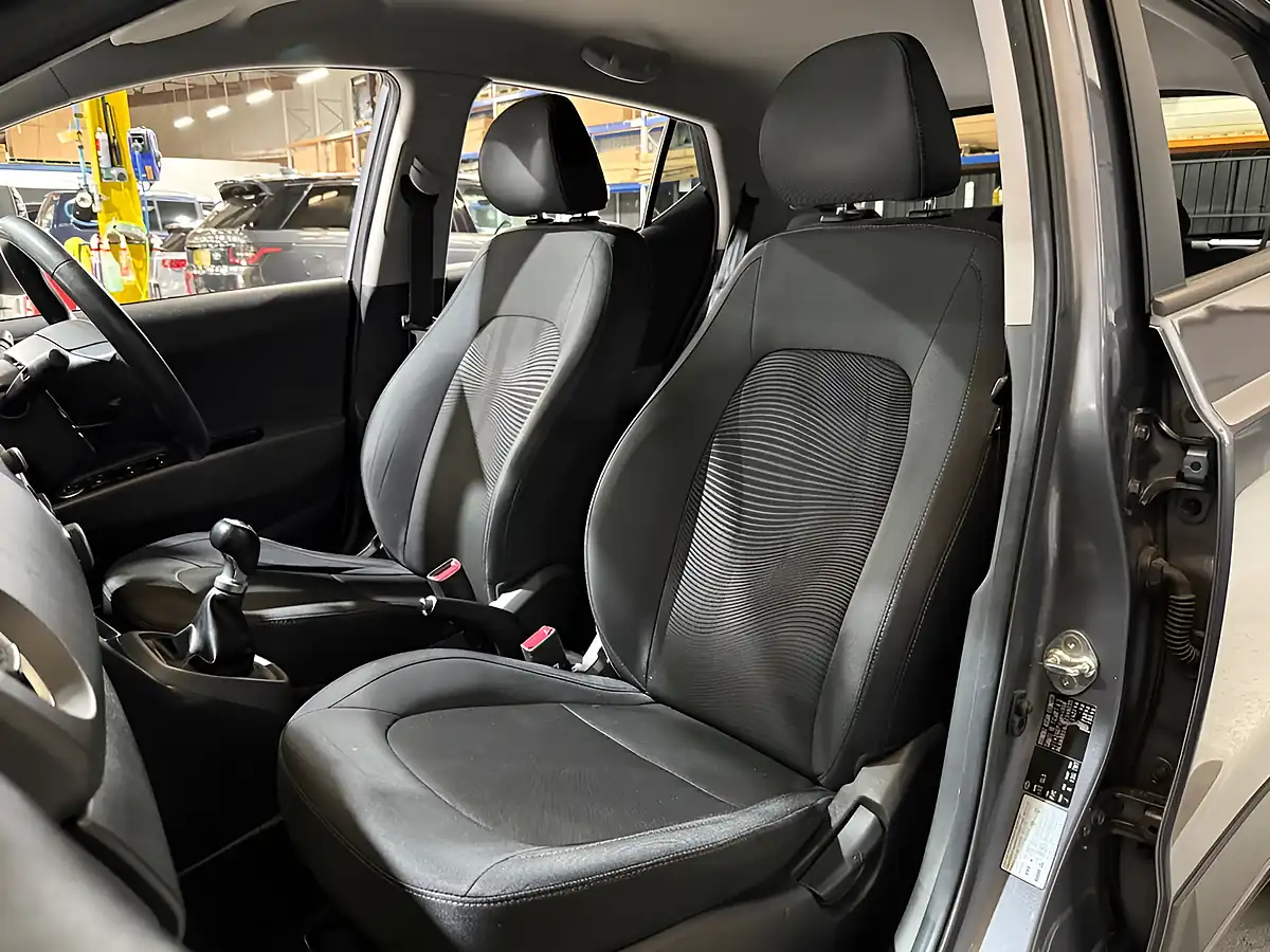 Used 2017 Hyundai I10 Premium Grey - Interior and Exterior details 17
