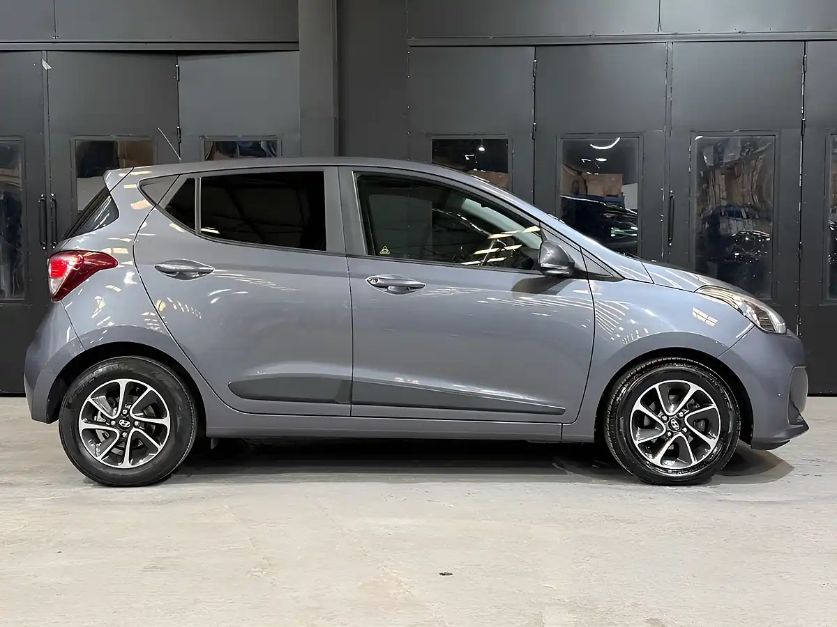 Used 2017 Hyundai I10 Premium Grey - Interior and Exterior details 4