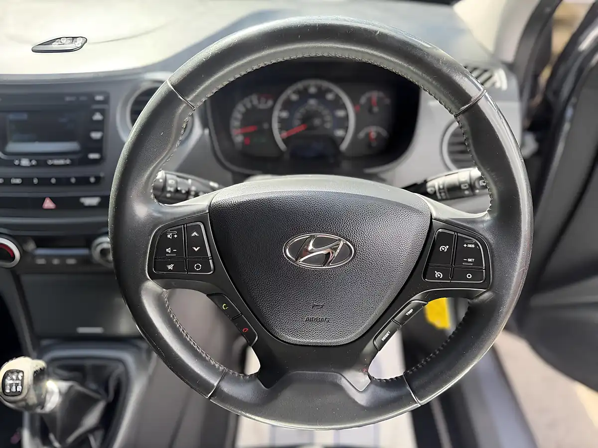 Used 2017 Hyundai I10 Premium Grey - Interior and Exterior details 10