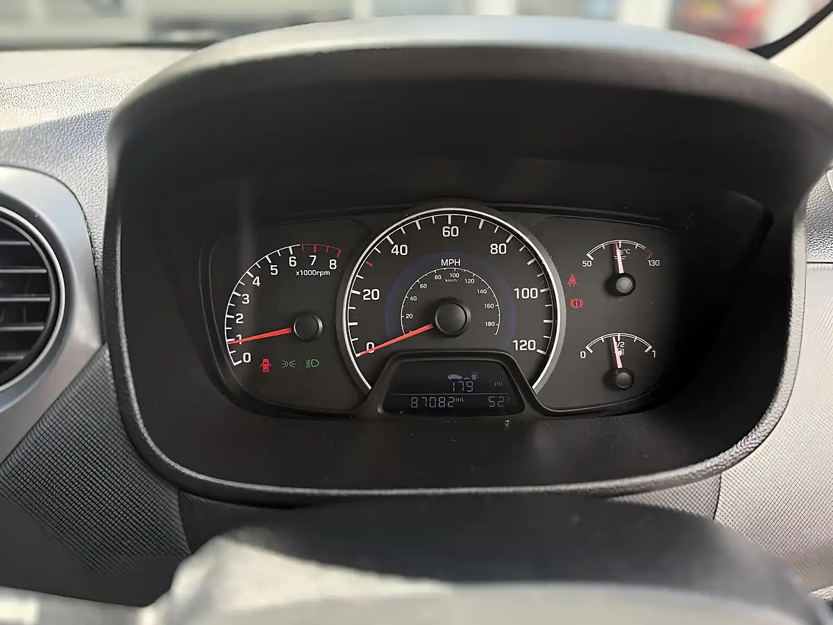 Used 2017 Hyundai I10 Premium Grey - Interior and Exterior details 11