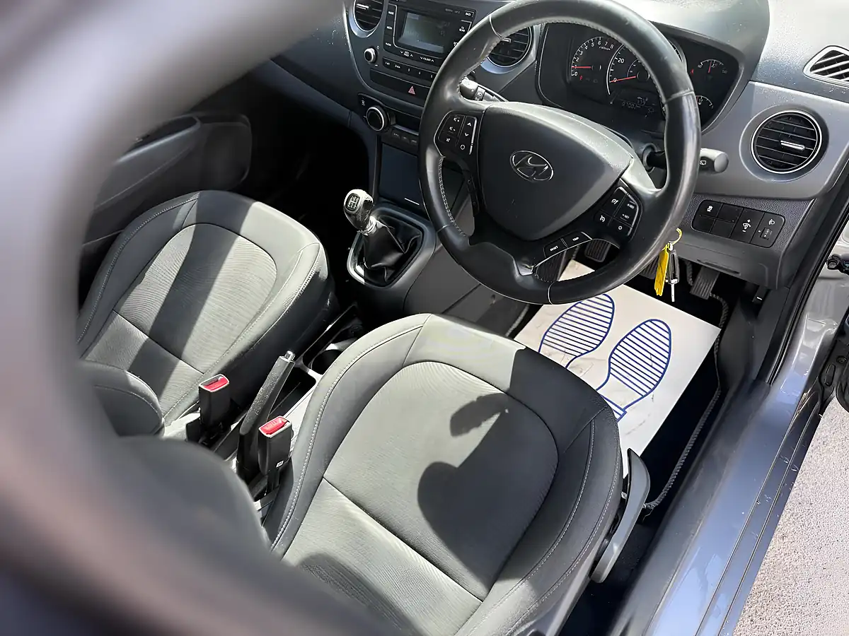 Used 2017 Hyundai I10 Premium Grey - Interior and Exterior details 15